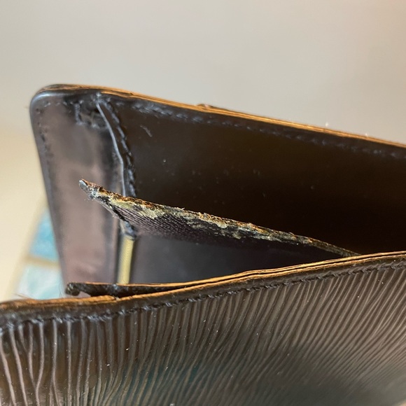 SUCH A STEAL!!!🎉Louis Vuitton Black Epi Clutch - Picture 5 of 5